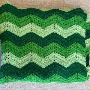 Vintage Handmade Crochet Afghan Green Chevron Ripple Throw Blanket 60in x 42 in